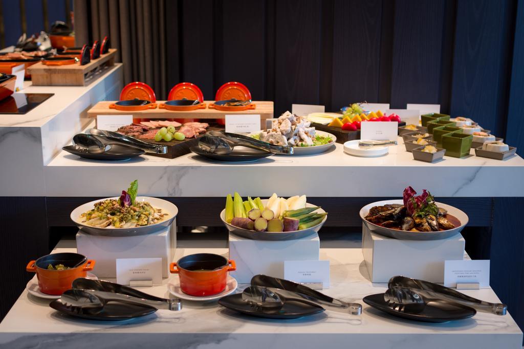 Park Lees Hotel Kaohsiung Eksteriør bilde A salad bar